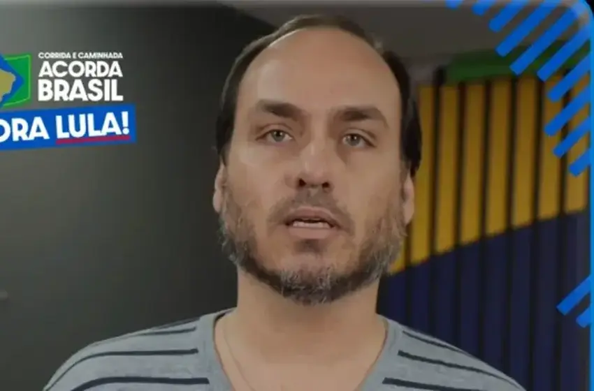 Carlos Bolsonaro desembarca em Maceió para corrida Acorda Brasil