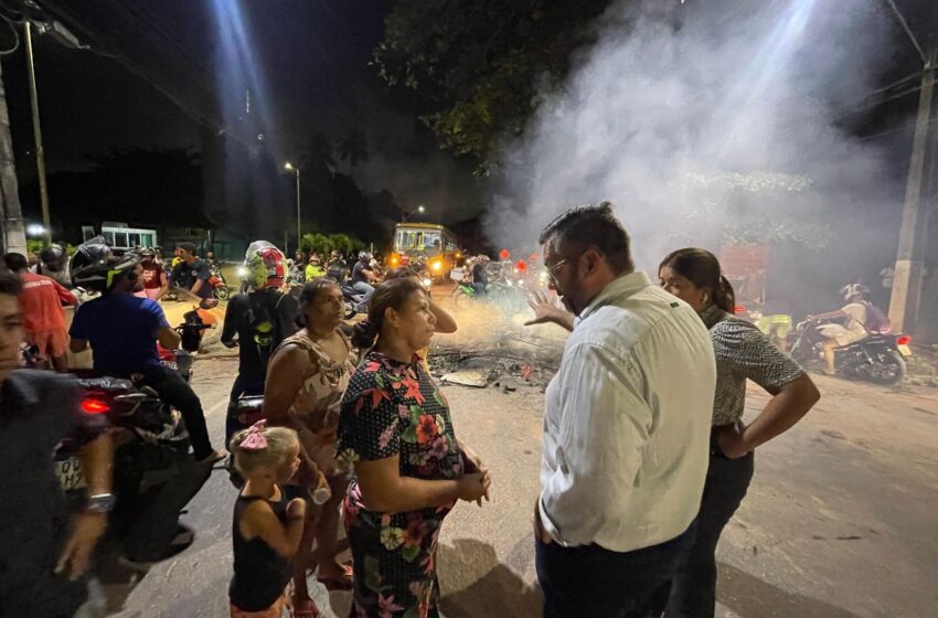 Leonardo Dias intermedia fim de protesto por transporte escolar e articula reunião entre população e prefeitura