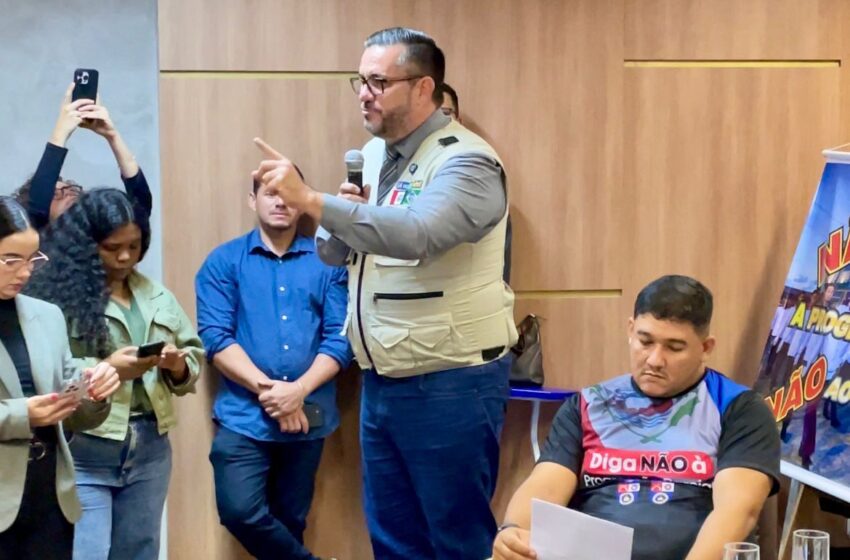 "Não iremos permitir que destruam o que dá certo na Educação", afirma Leonardo Dias em audiência pública com pais e alunos da escola Tiradentes